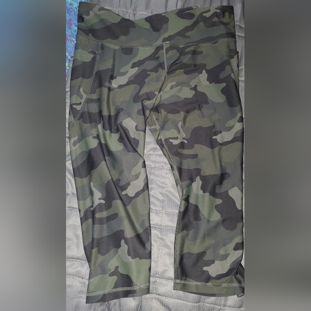 Old navy women's cropped active leggings size 3x